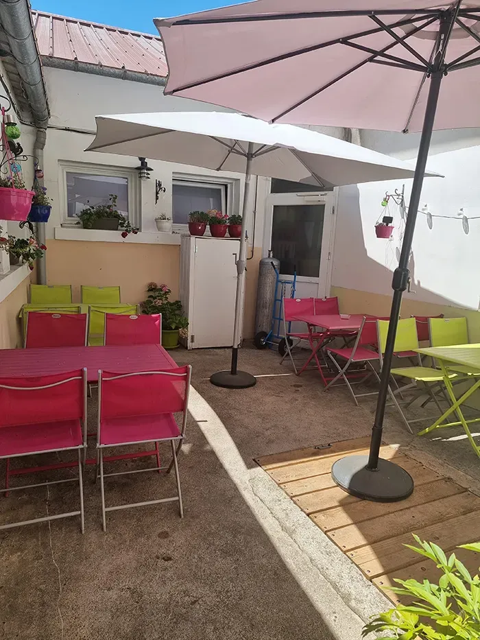 RESTAURANT À CHAMPAGNOLE - AKDENIZ25